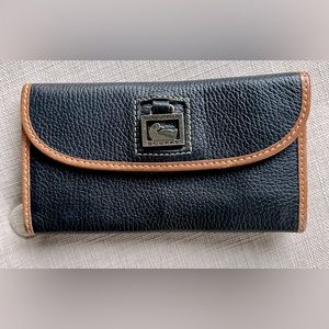 Dooney & Bourke Pebble Grain Continental Clutch